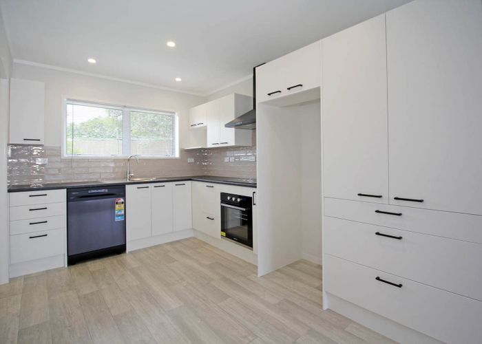  at 2/17 Ballater Place, Highland Park, Manukau City, Auckland