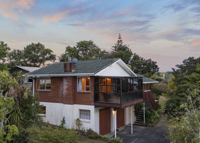  at 32 Triangle Road, Massey, Auckland