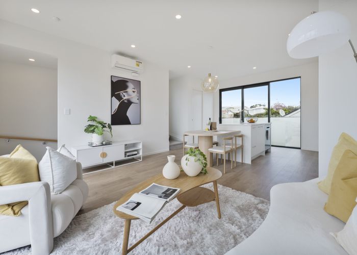  at 8/6 Shakespeare Road, Milford, North Shore City, Auckland