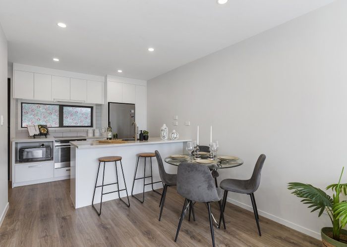  at Unit 11/8 Chivalry Road, Glenfield, North Shore City, Auckland