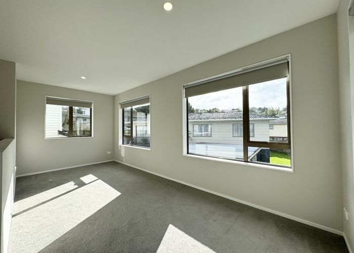  at 6A St Catherine Crescent, West Harbour, Waitakere City, Auckland