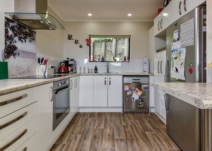  at 8 Warner Park Avenue, Laingholm, Auckland