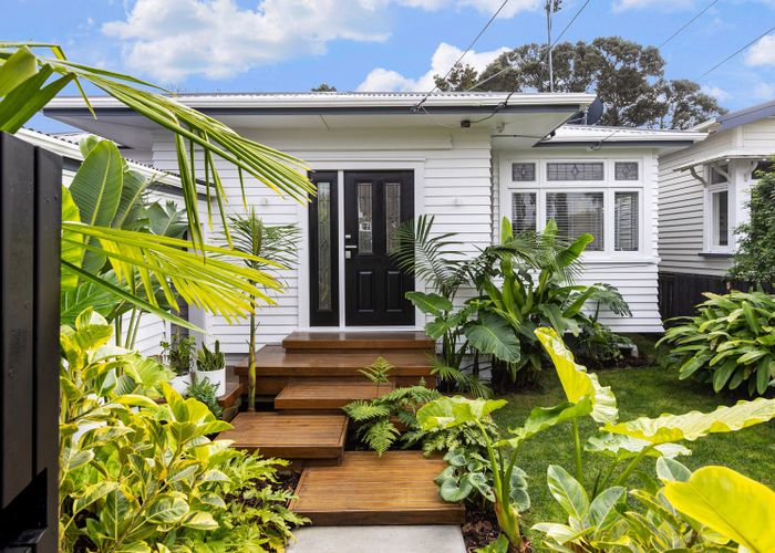  at 10 Buxton Street, Point Chevalier, Auckland