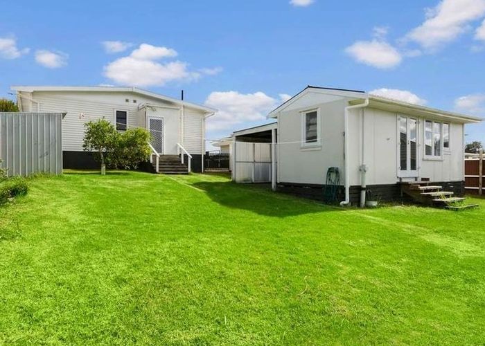  at 33 Eastglen Road, Glen Eden, Auckland