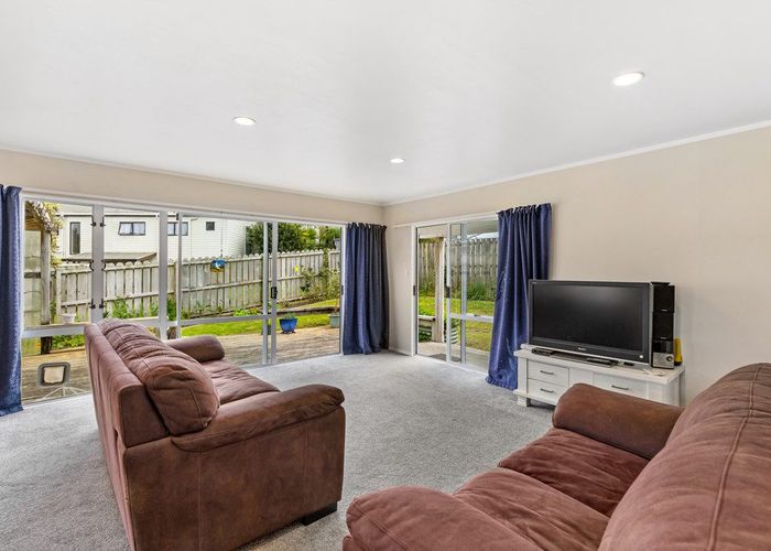  at 1/8 Atlantis Place, Totara Vale, North Shore City, Auckland