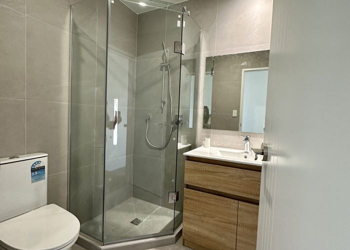  at 18a Waverley Avenue, Glenfield, North Shore City, Auckland