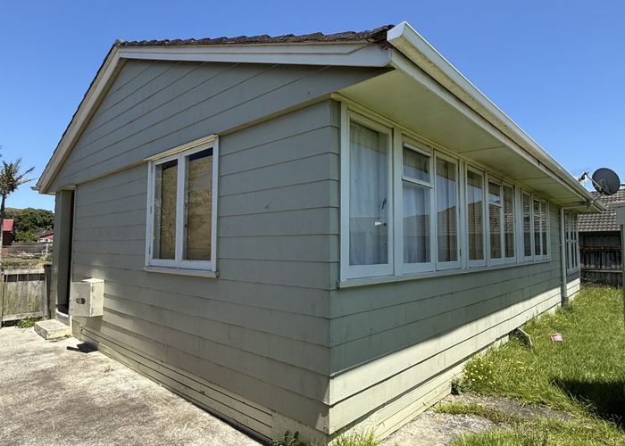  at Mangere East, Manukau City, Auckland