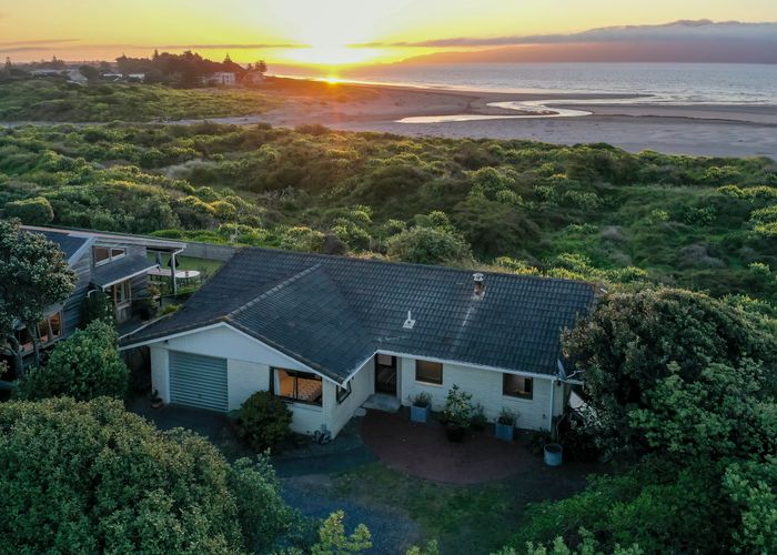  at 43 Field Way, Waikanae Beach, Waikanae