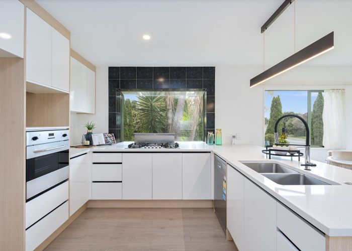  at 2 Ferngrove Avenue, Ranui, Waitakere City, Auckland