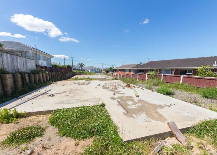  at 27 Hayr Road, Three Kings, Auckland