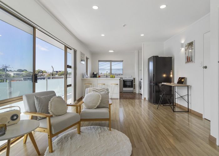  at 5/762 Beach Road, Browns Bay, Auckland