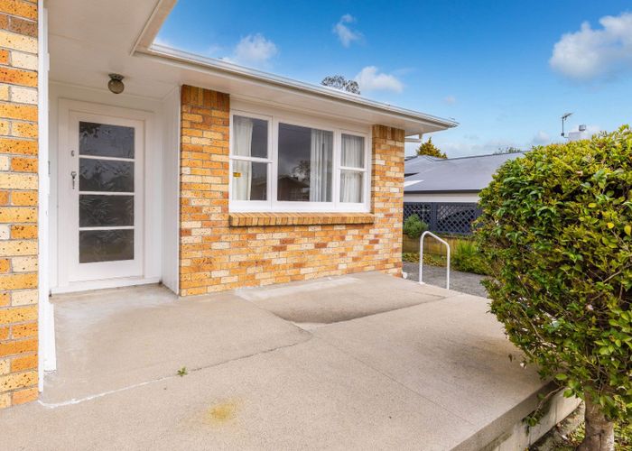  at 24 Beverley Crescent, Hillcrest, Hamilton