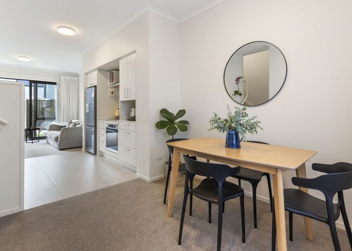  at 4 Hononga Lane, Northcote, North Shore City, Auckland