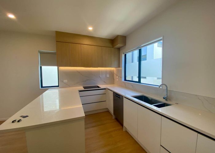  at 4/2 The Boulevard, Sunnyhills, Manukau City, Auckland