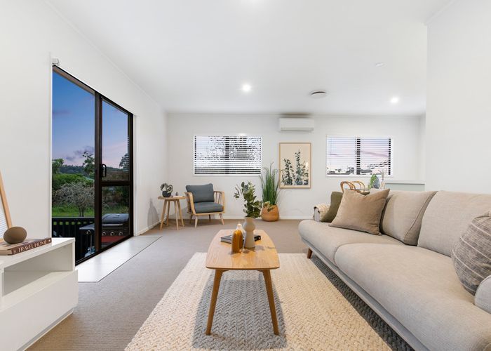  at 1/92 Beach Haven Road, Beach Haven, Auckland