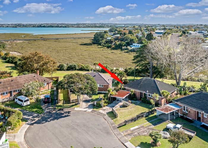  at 24 Philomel Crescent, Bayswater, Auckland