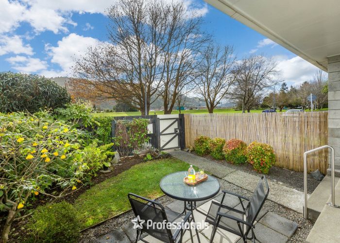  at 2/16 Riverbank Street, Ebdentown, Upper Hutt, Wellington