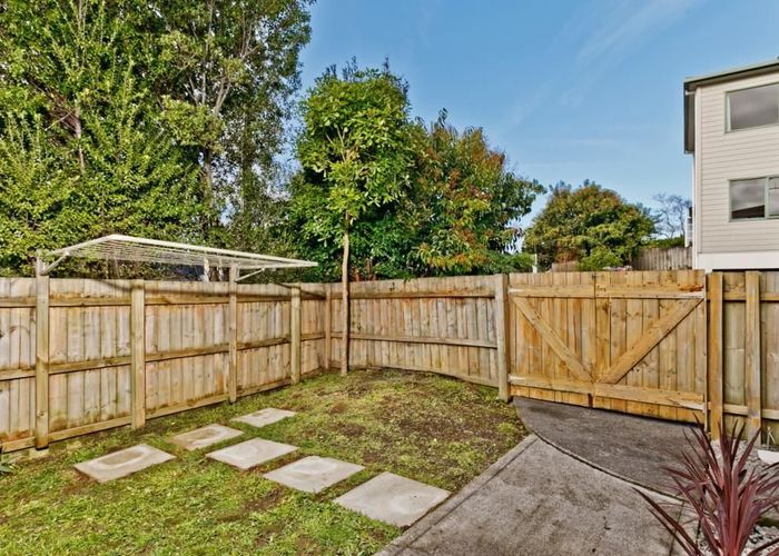  at 1/5 Kilham Avenue, Northcote, North Shore City, Auckland
