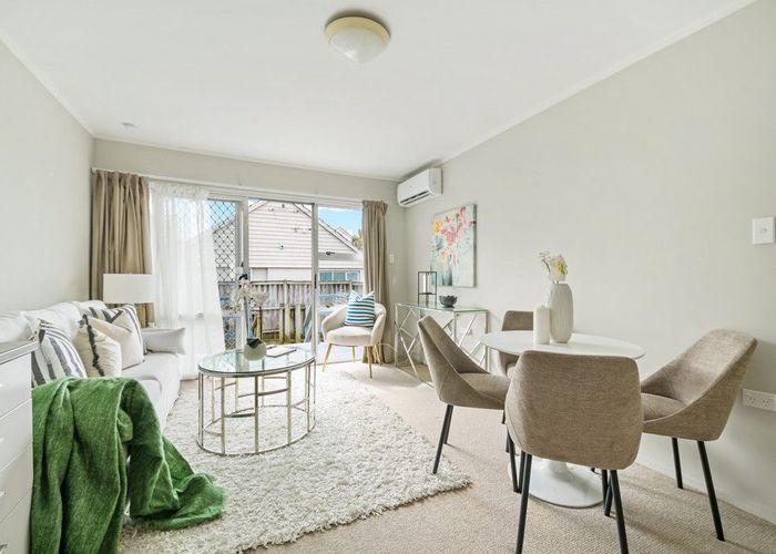  at 2/40 Rutland Road, Mount Wellington, Auckland