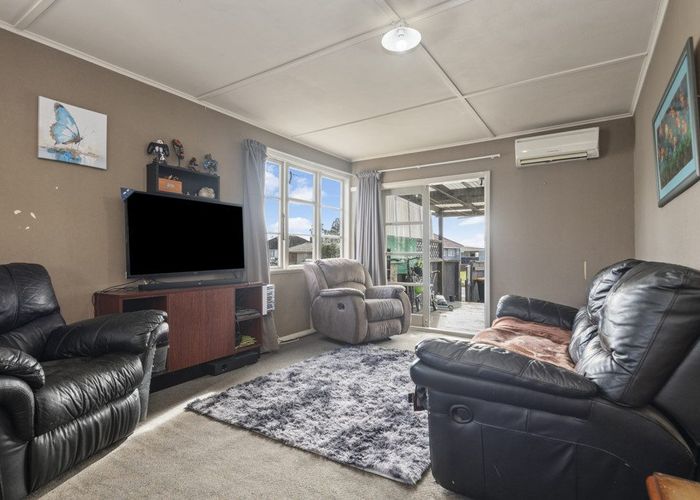  at 2 Hinton Place, Roslyn, Palmerston North