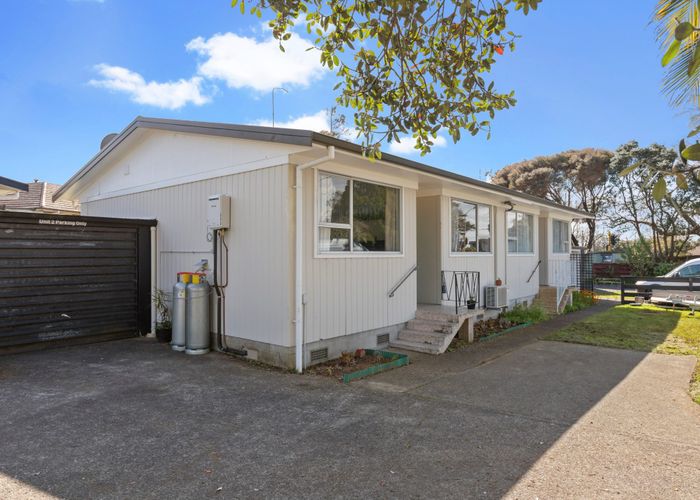  at 2/1 Sturges Road, Henderson, Waitakere City, Auckland