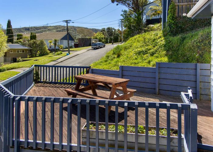  at 9 Castle Crescent, Stokes Valley, Lower Hutt