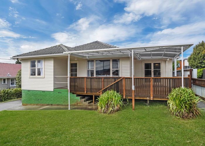  at 11 Robert Burke Place, Henderson, Waitakere City, Auckland