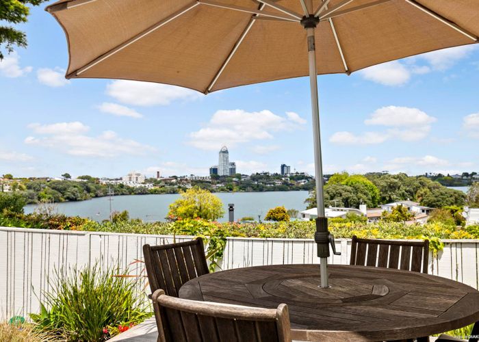  at 4/74 Kitchener Road, Milford, Auckland