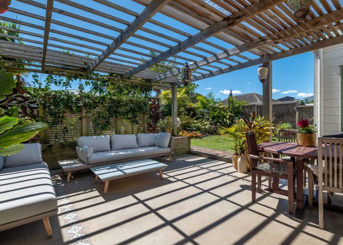  at 2/13 Montgomery Avenue, Belmont, North Shore City, Auckland