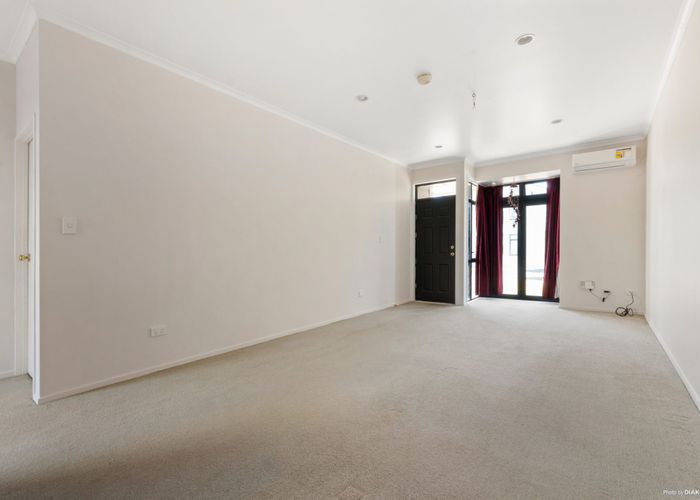  at 14/1 Ambrico Place, New Lynn, Waitakere City, Auckland