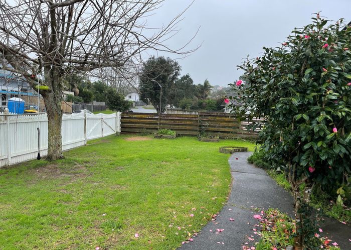  at 25 Pipitea Place, Massey, Auckland