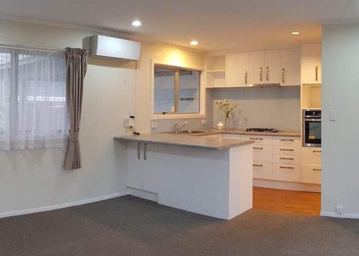  at 2/6 Liam Place, Half Moon Bay, Manukau City, Auckland