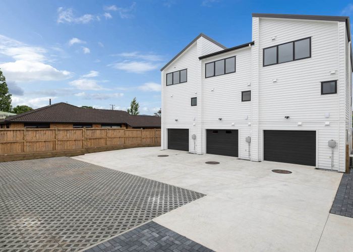  at 2/94 Godley Road, Green Bay, Waitakere City, Auckland