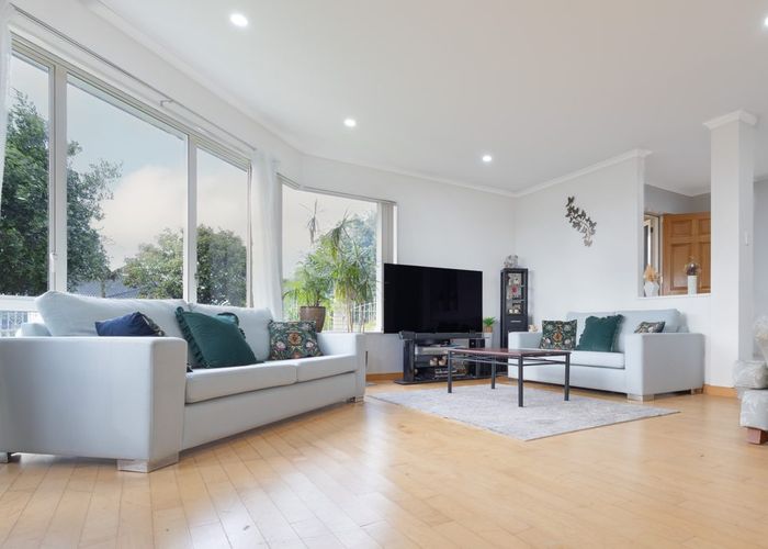  at 16 McCahill Views, Botany Downs, Manukau City, Auckland