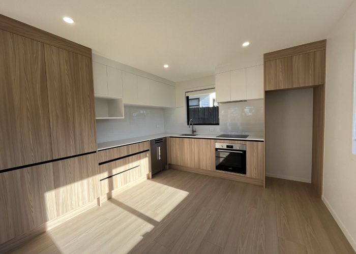  at 8/10 Fairclough Road, Beach Haven, North Shore City, Auckland