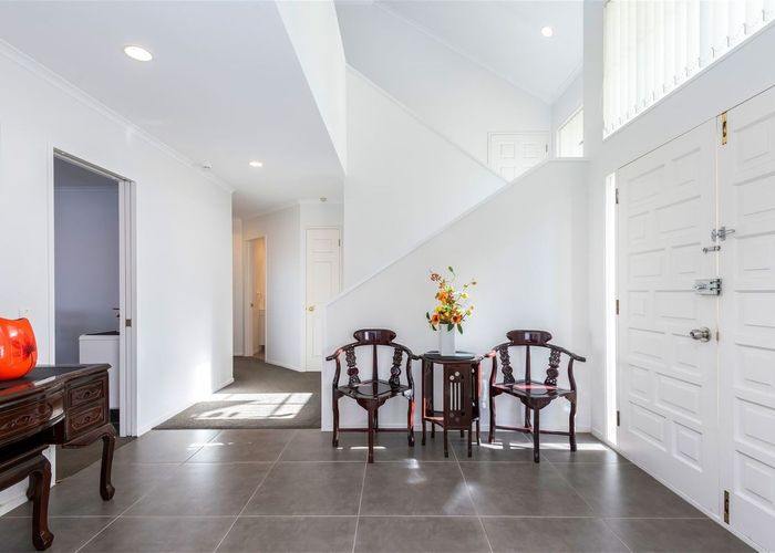  at 8 Highgate Place, Somerville, Manukau City, Auckland