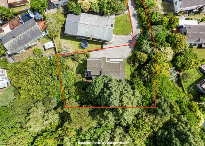  at 2/52 Roberts Road, Glenfield, Auckland