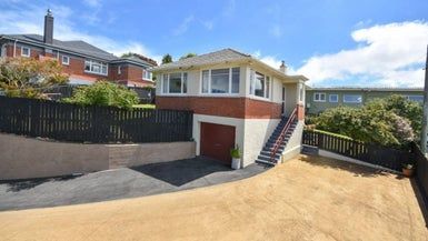  at 32 Aberdeen Road, Saint Clair, Dunedin