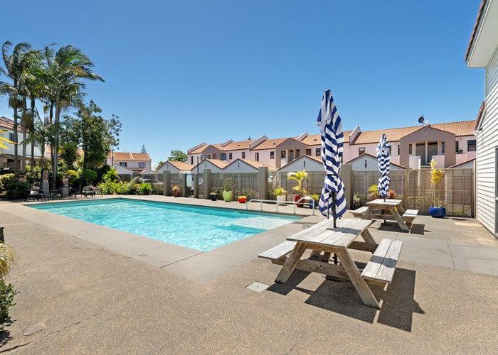  at 41/21 Armoy Drive, East Tamaki, Manukau City, Auckland