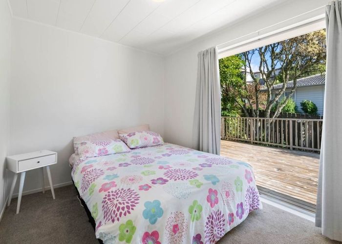 at 27 Contessa Drive, Glenfield, Auckland