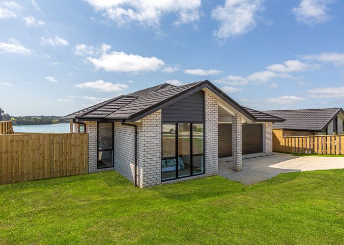  at 6 Omahuru Road, Glenbrook