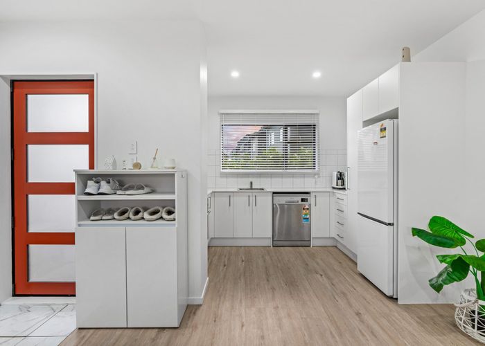  at 37 Eileen Newey Place, Henderson, Waitakere City, Auckland