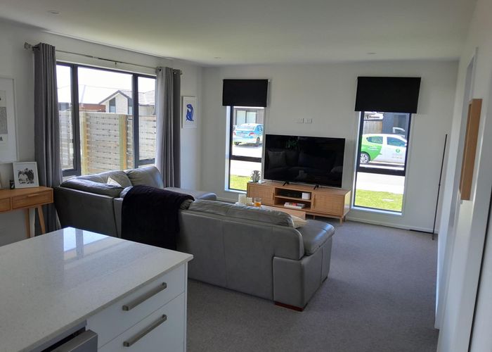  at 10 Curtis Street, Woodend, Woodend