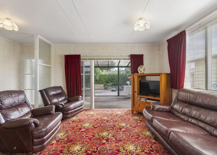  at 2/41 Gloucester Road, Manurewa, Auckland