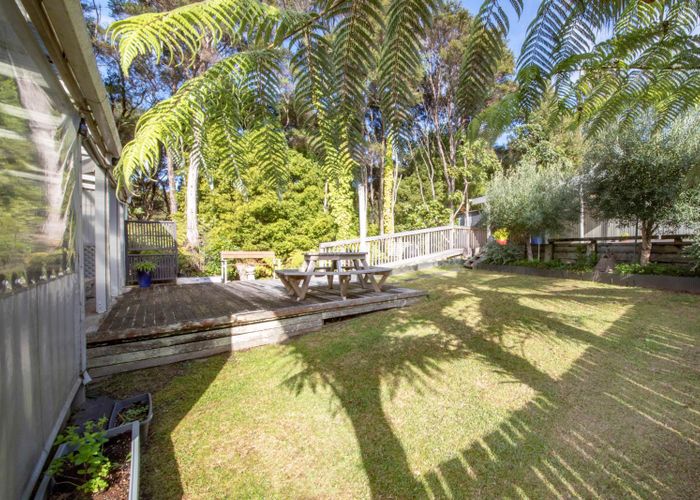  at 2/52 Staincross Street, Green Bay, Auckland