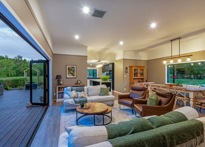  at 52 Turitea Road, Fitzherbert, Palmerston North, Manawatu / Whanganui