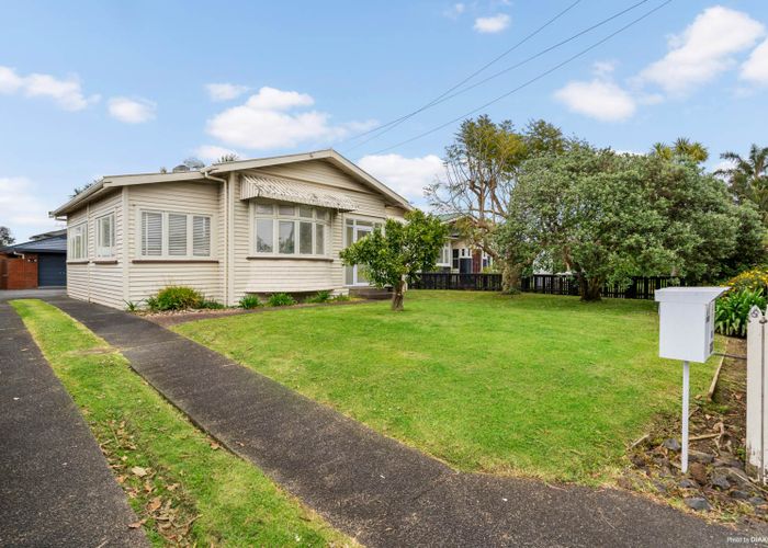  at 8 Alberta Street, Point Chevalier, Auckland