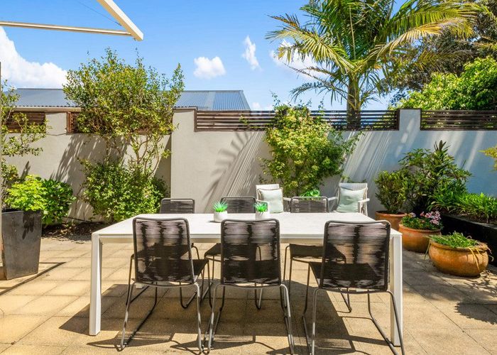  at 8 Queensway, Three Kings, Auckland City, Auckland