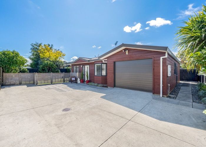  at 2/55 Frank Nobilo Drive, Golflands, Manukau City, Auckland