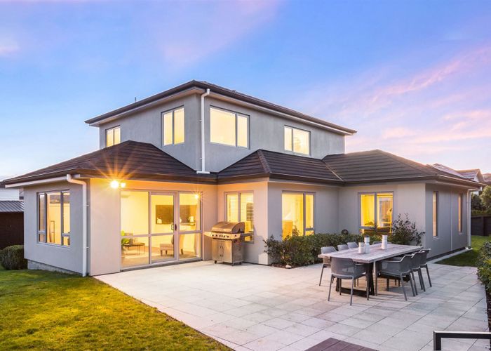  at 7 Paparoa Crescent, Aotea, Porirua